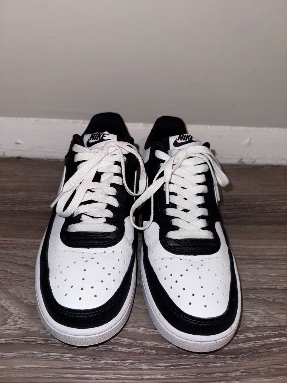 Nike Men’s Black and White Low-Top Sneakers — Classic Contrast